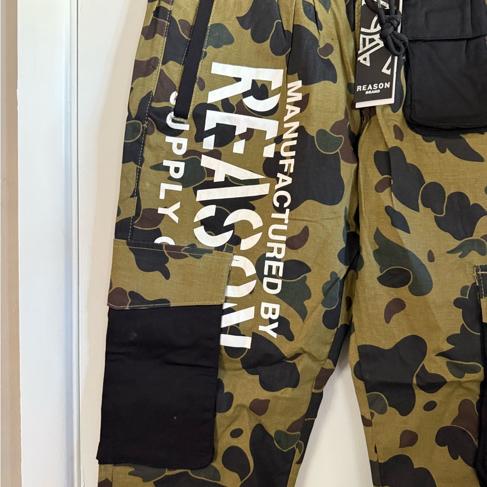 Reason Camouflage Cargo Pants, Size Large NWT - Picture 2 of 11